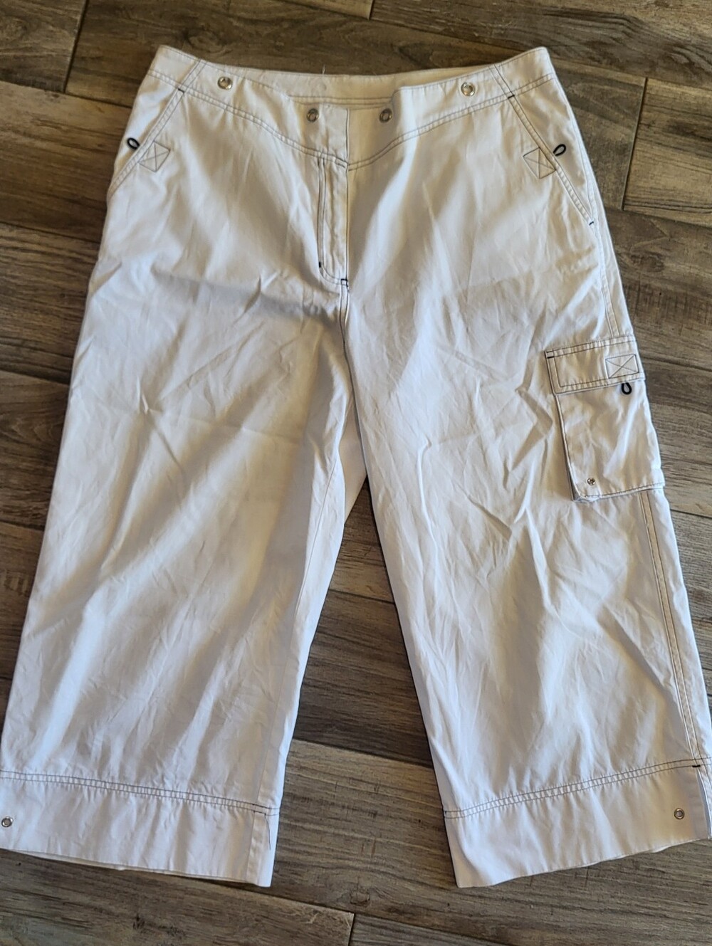 Ralph Lauren White Vintage Capris with Black Stitch Detailing Size 12
